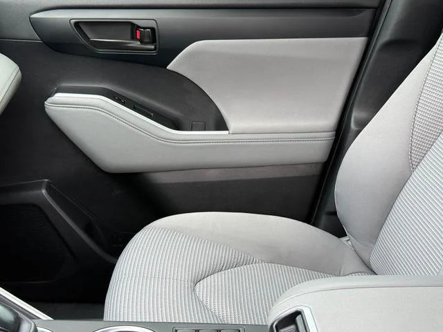 2023 Toyota Highlander - Image 37