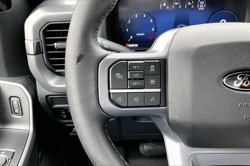 2025 Ford F-150 - Image 24