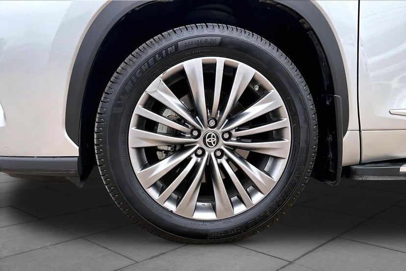 2021 Toyota Highlander - Image 11