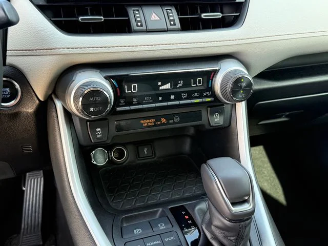 2022 Toyota RAV4 - Image 19