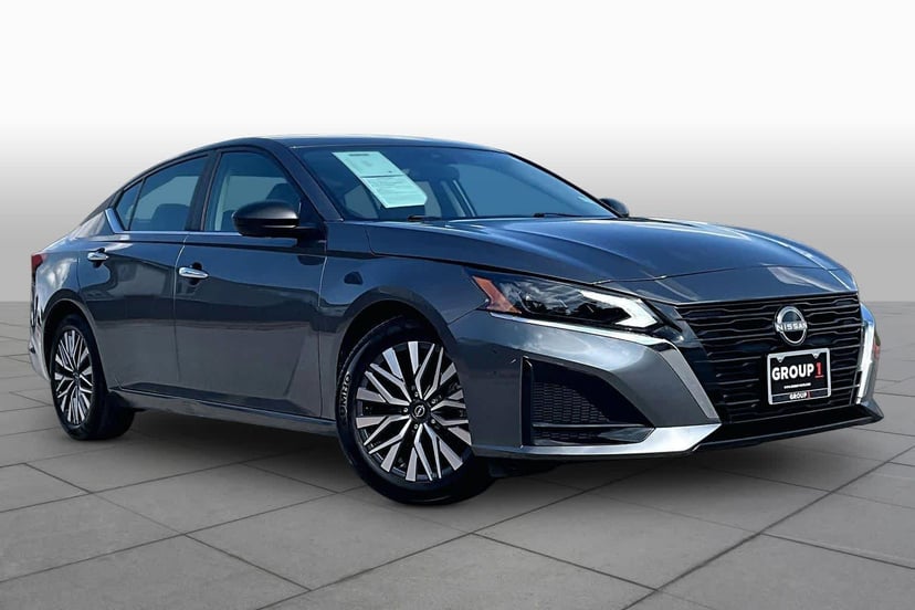 2025 Nissan Altima - Image 3