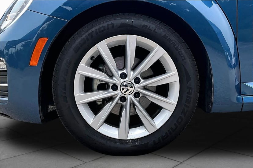 2018 Volkswagen Beetle - Image 10