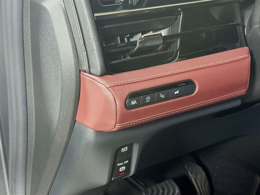 2025 INFINITI QX80 - Image 13