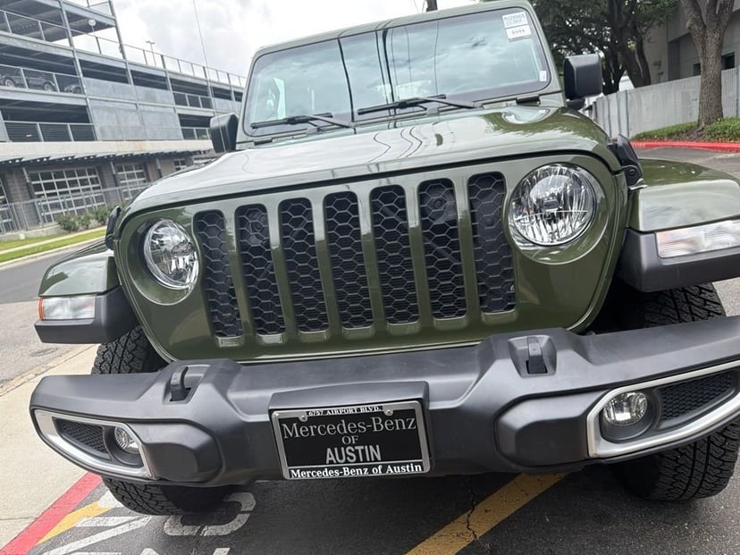 2023 Jeep Gladiator - Image 2