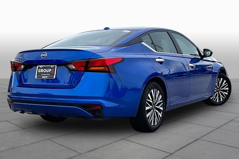 2025 Nissan Altima - Image 13
