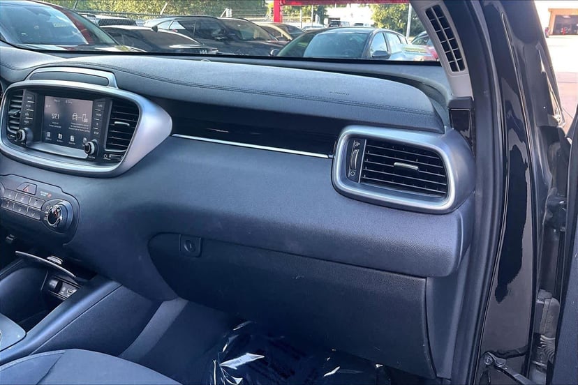 2019 Kia Sorento - Image 18