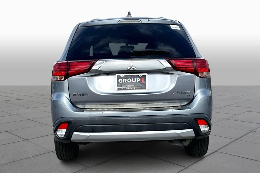 2017 Mitsubishi Outlander - Image 5