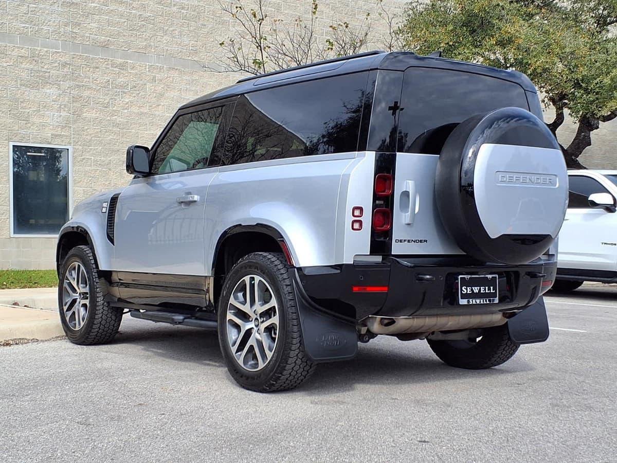 2024 Land Rover Defender - Image 4