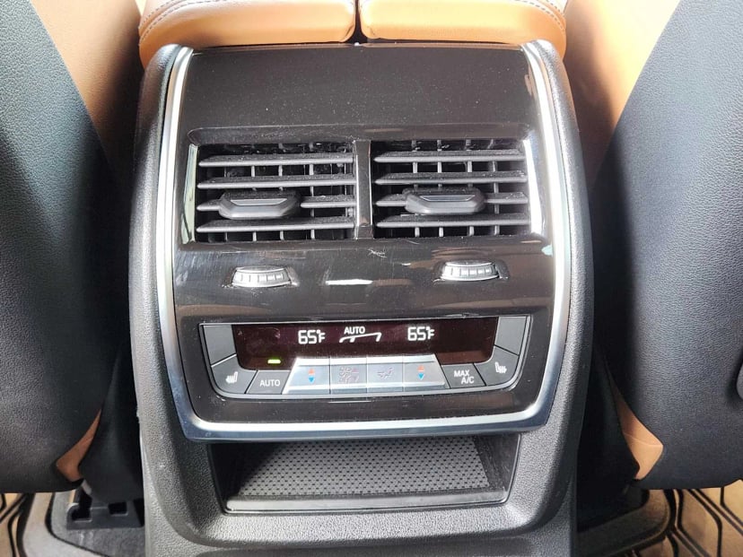 2024 BMW X7 xDrive40i - Image 30