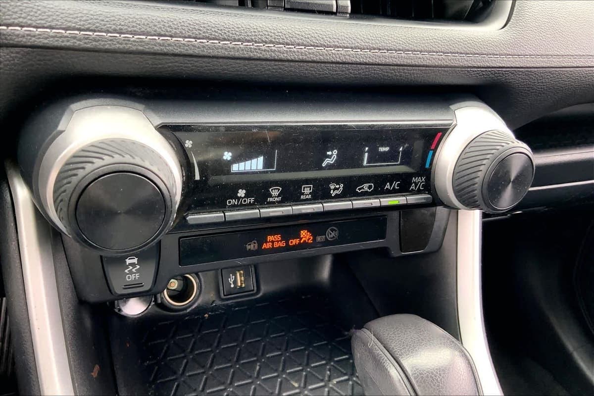 2023 Toyota RAV4 - Image 32