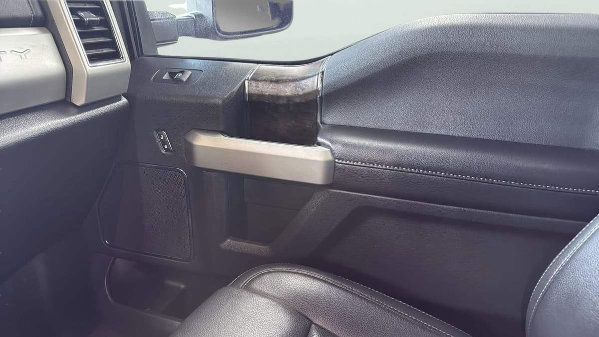 2022 Ford F-350SD - Image 21