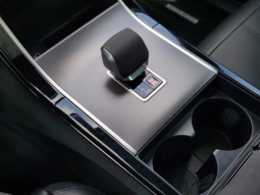 2026 Land Rover Range Rover Velar - Image 20