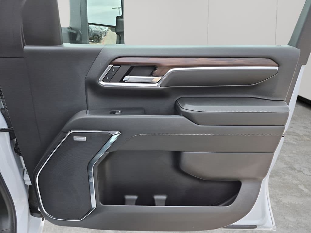 2024 GMC Sierra 2500HD - Image 13