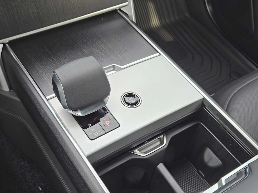 2026 LAND ROVER Range Rover - Image 16