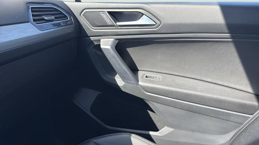 2021 Volkswagen Tiguan - Image 24