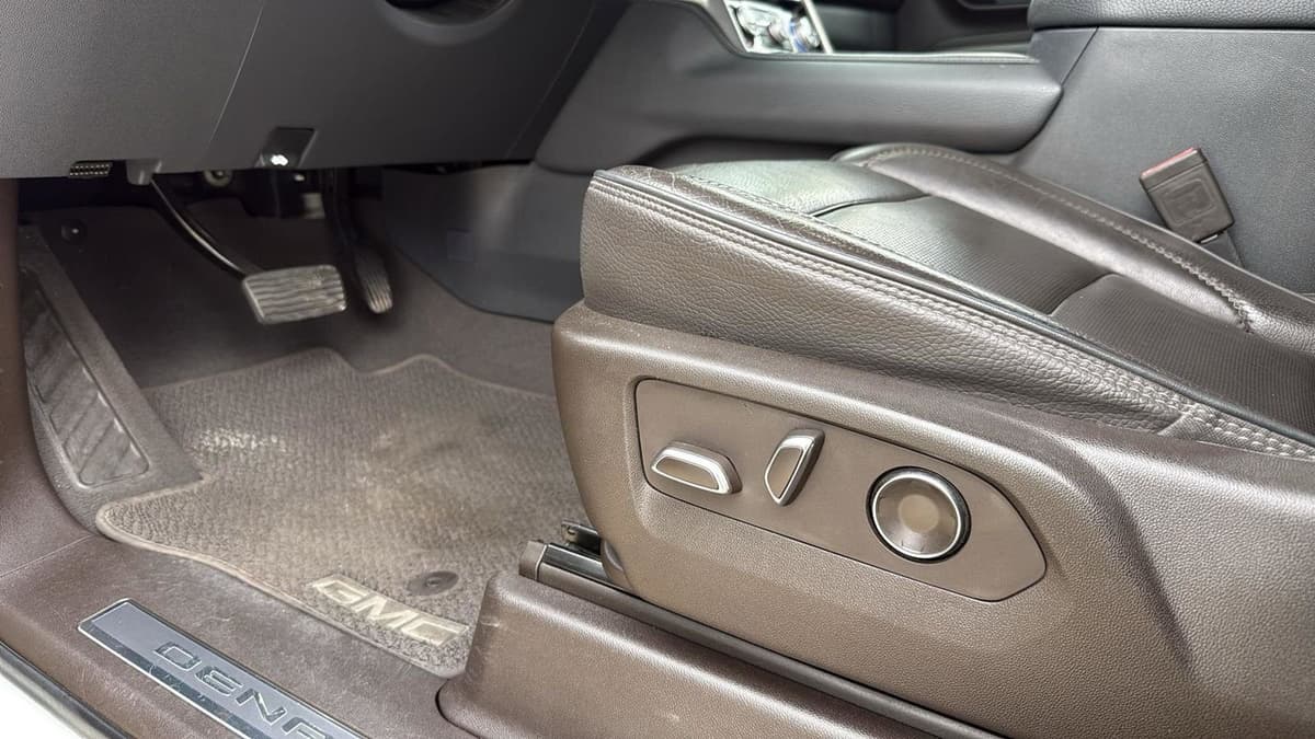 2021 GMC Yukon - Image 11