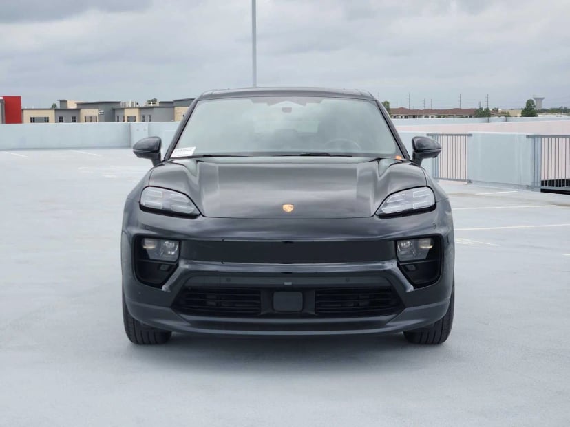 2025 Porsche Macan - Image 2