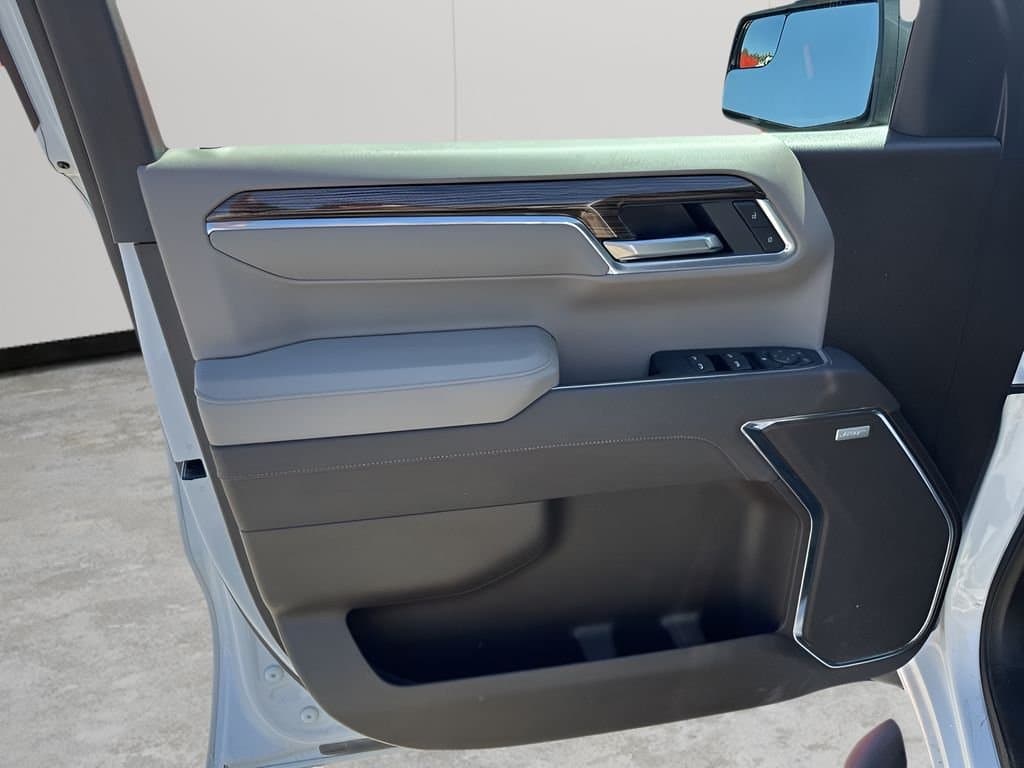 2025 Chevrolet Silverado 1500 - Image 25