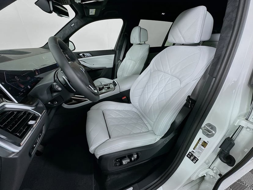2026 BMW X7 - Image 16