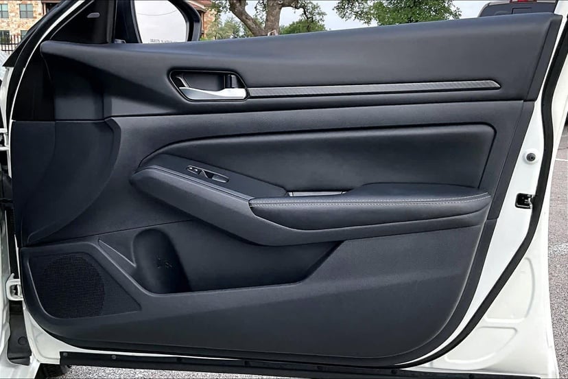 2025 Nissan Altima - Image 23