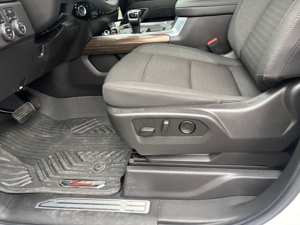 2025 Chevrolet Silverado 1500 - Image 25