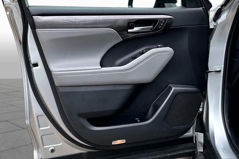 2021 Toyota Highlander - Image 22
