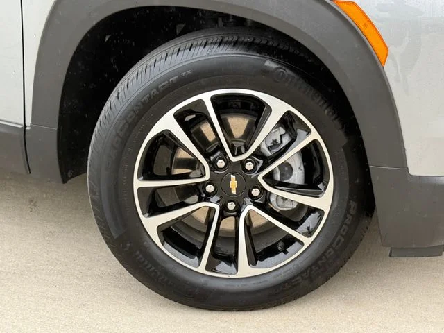 2025 Chevrolet TrailBlazer - Image 2