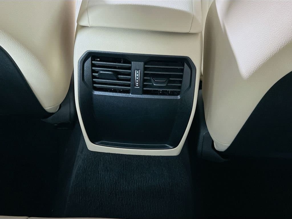 2025 BMW 4 Series - Image 26