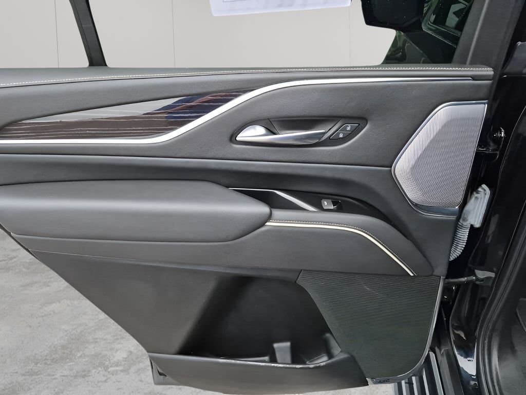 2021 Cadillac Escalade - Image 17