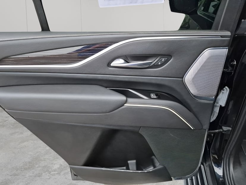 2021 Cadillac Escalade - Image 17