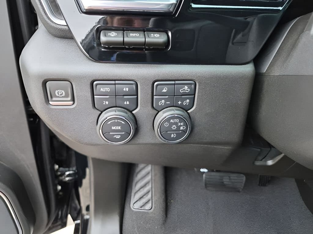 2024 Chevrolet Silverado 2500HD - Image 33