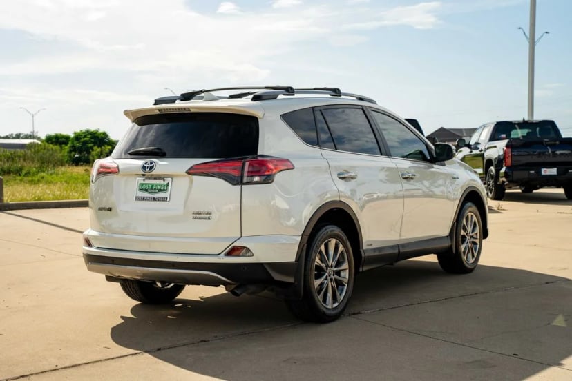 2017 Toyota RAV4 Hybrid - Image 4