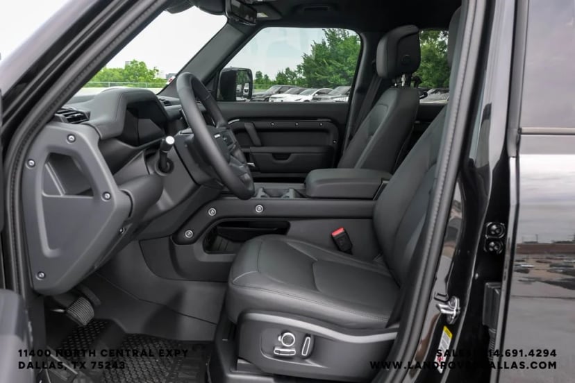 2026 Land Rover Defender 130 - Image 3