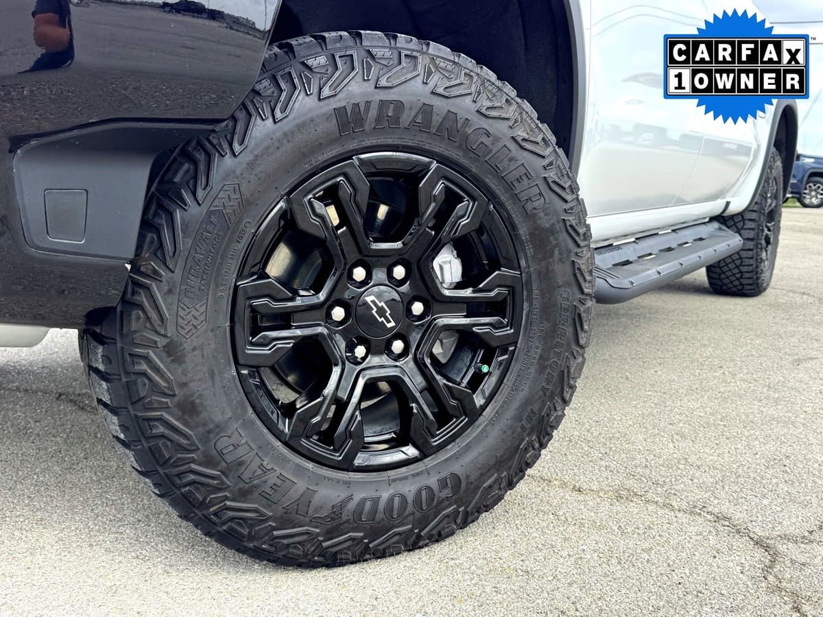 2024 Chevrolet Silverado 1500 - Image 2