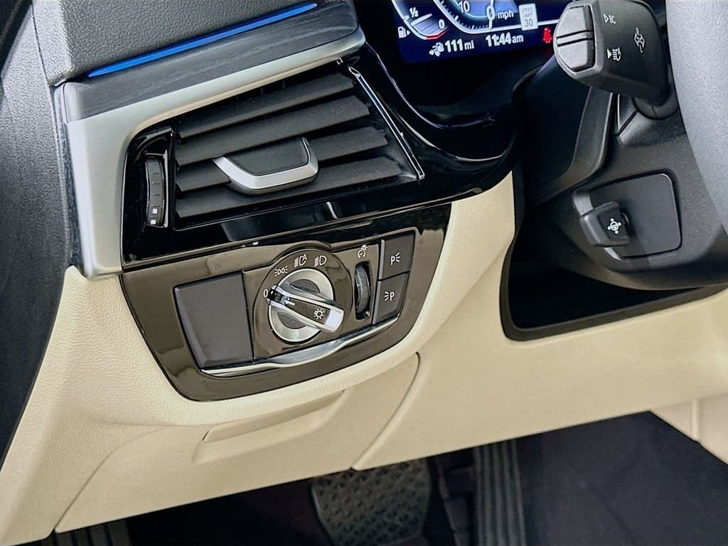 2023 BMW 5 Series - Image 10