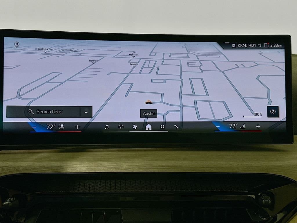 2025 BMW 3 Series - Image 13