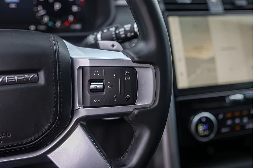 2024 Land Rover Discovery - Image 16