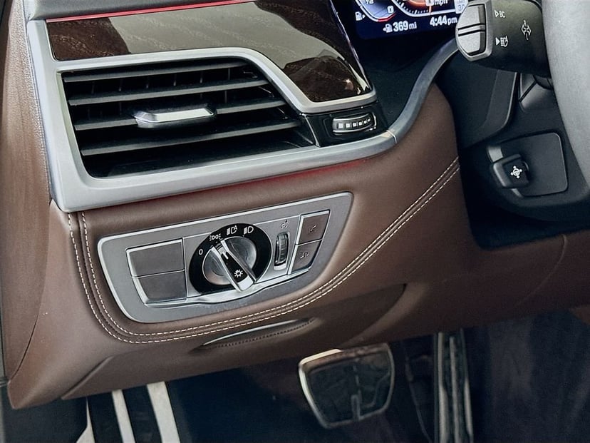 2022 BMW 7 Series - Image 10