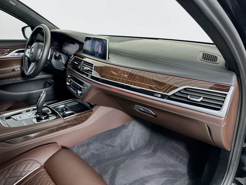 2022 BMW 7 Series - Image 31