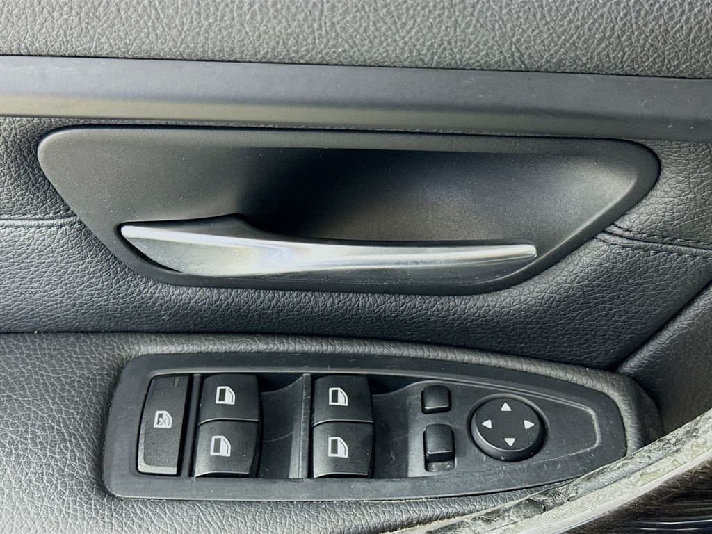 2015 BMW 3 - Image 23