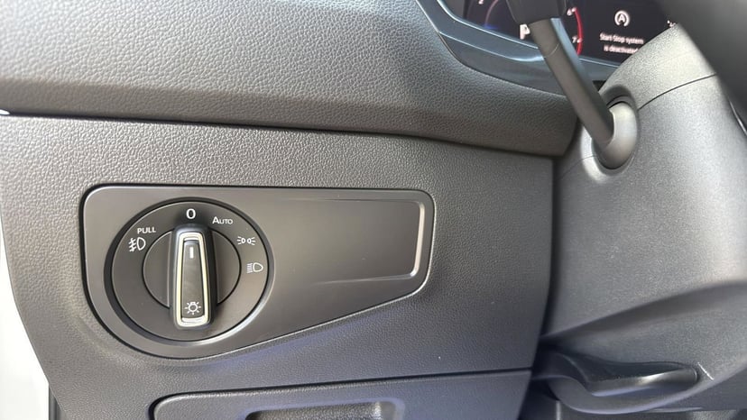 2021 Volkswagen Tiguan - Image 18