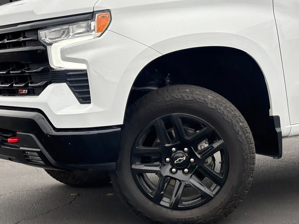 2025 Chevrolet Silverado 1500 - Image 3