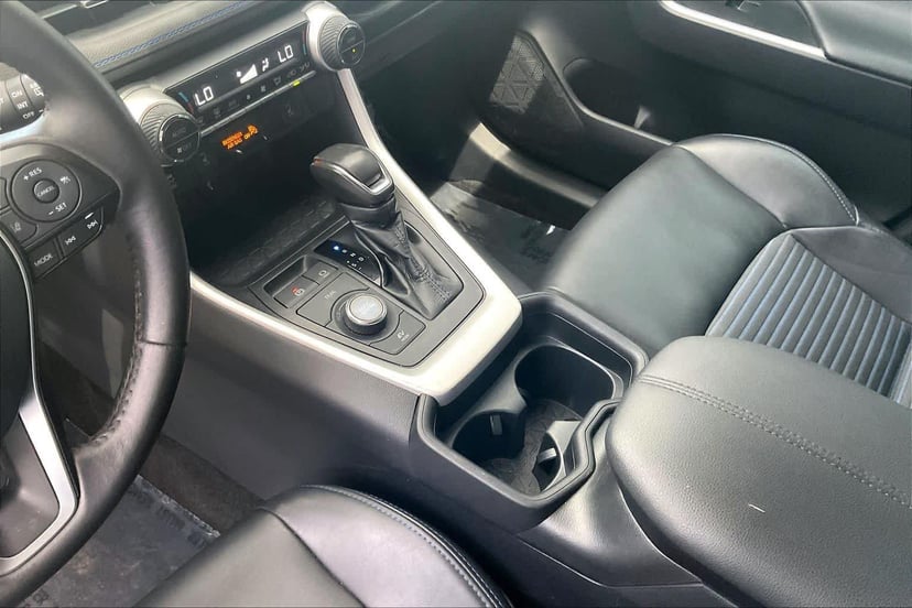 2021 Toyota RAV4 - Image 17