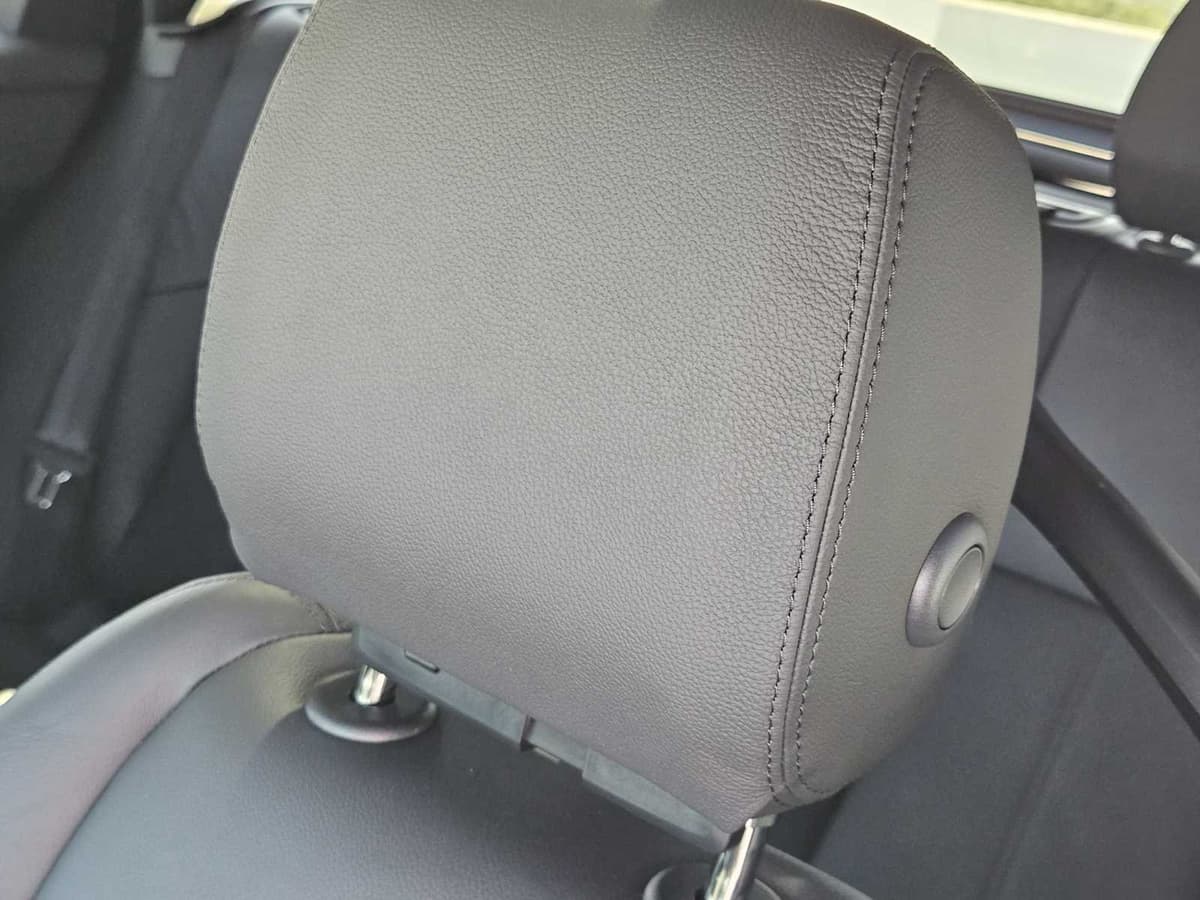 2026 LAND ROVER Range Rover Velar - Image 13