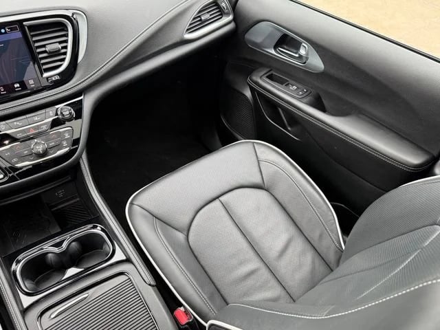 2026 Chrysler Pacifica - Image 24