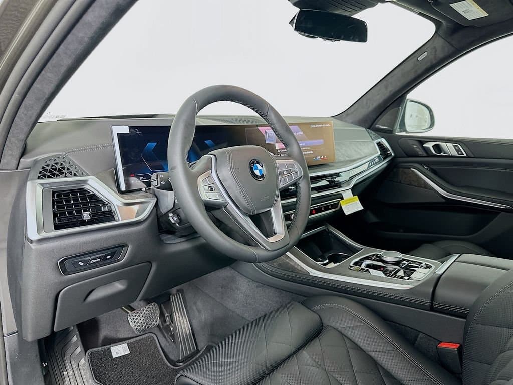 2025 BMW X7 - Image 9