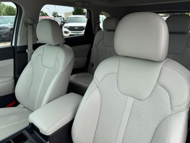 2023 Kia Sorento - Image 12