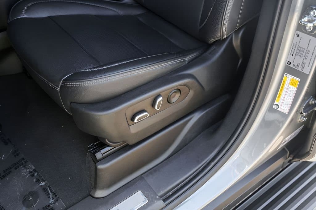 2022 GMC Yukon XL - Image 11