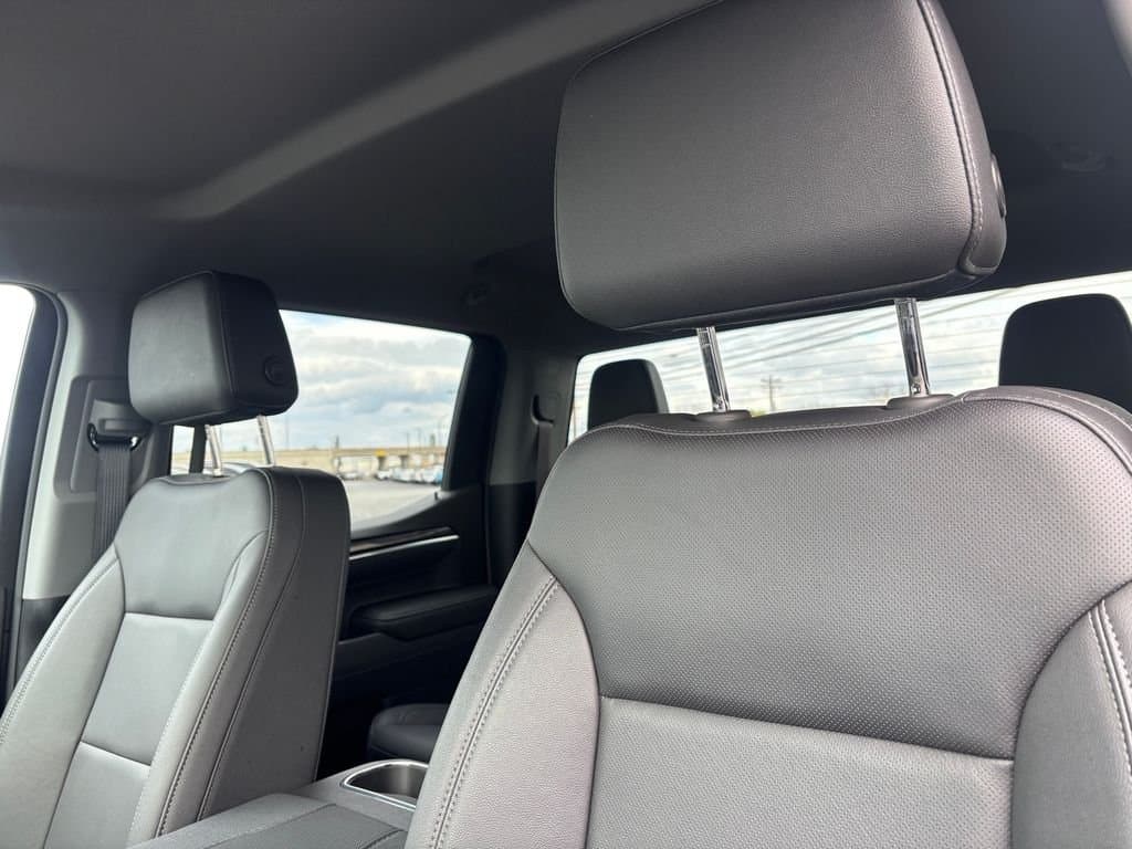 2025 Chevrolet Silverado 1500 - Image 13