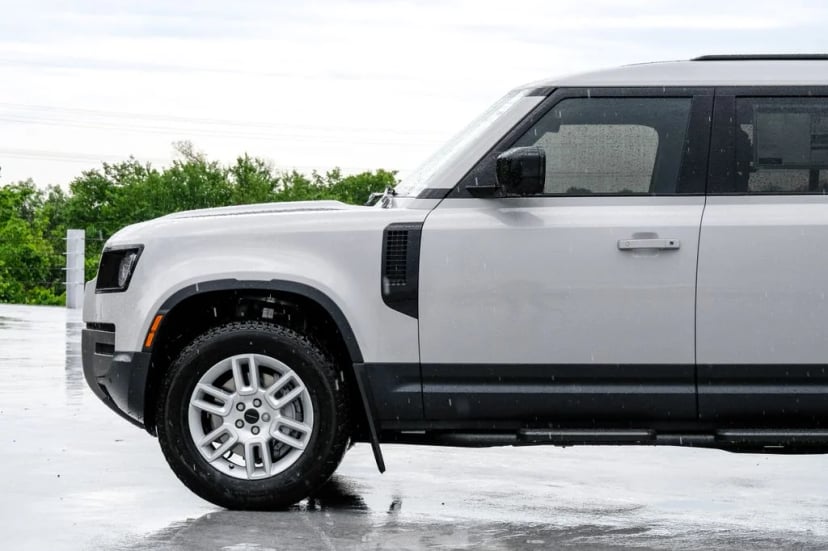 2026 Land Rover Defender 110 - Image 9